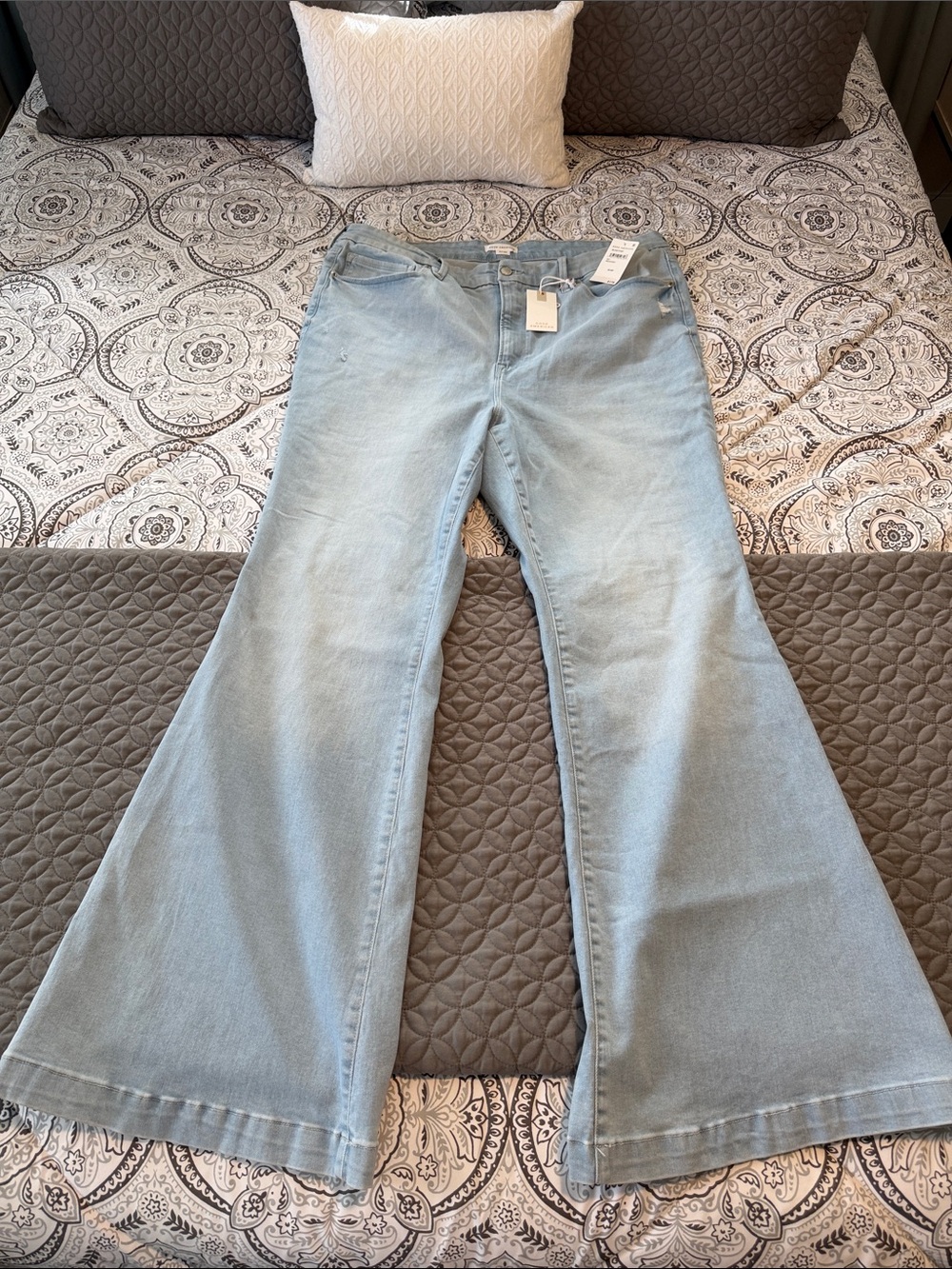 Good American Good Legs Flare Light Blue Mid-Rise Skinny Fit 20-26 & 33.5 inseam